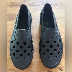Women’s Vans Black Trek Slip-On Loafers Size 9